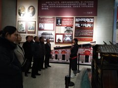 党员参观”奋斗之路“展馆